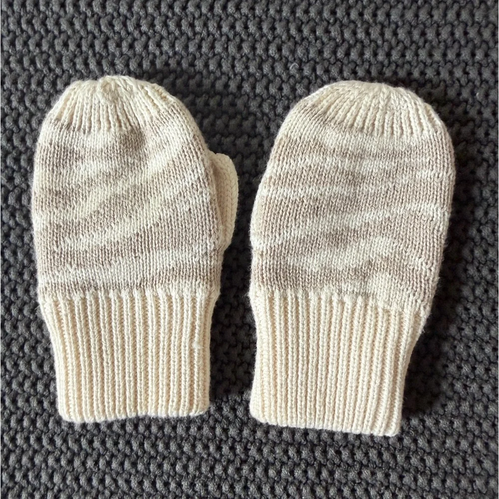 BabyGAP Neutral Zebra Mittens, XS/S
